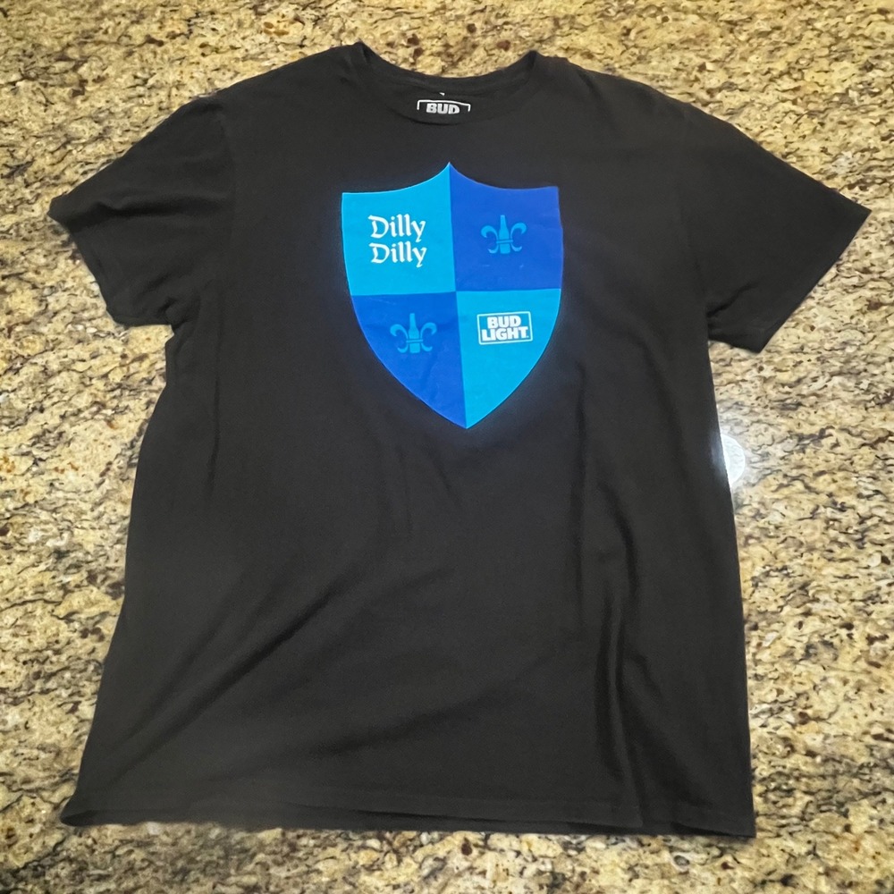 Bud Light Dilly Dilly Shirt Mens Large Black Graphic Tee Shield Crest